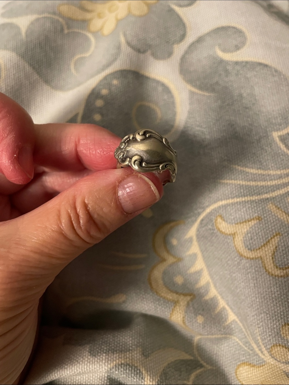Oneida Sculpted Wave Silver-plated Band “pinky” ring